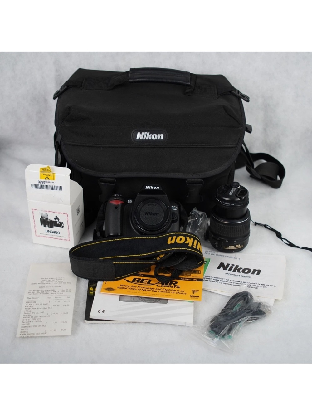 Nikon D40x DSLR Camera 10.2MP Nikon AFS 18-55mm Lens W/ 2 Batterries Bag Mint